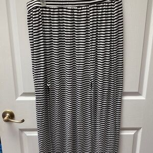 A womens Silhouette NYC casual stretch striped plus size skirt 3X